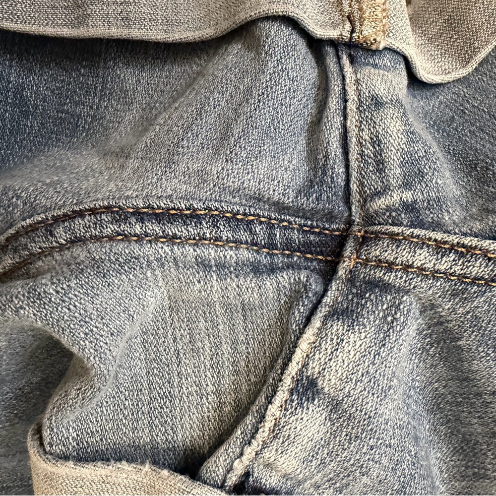 7 for all Mankind Women’s Size 31 Relaxed Mid Roll Distressed Jean Shorts - Picture 11 of 13